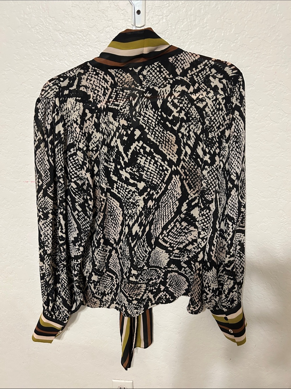 🎼Worthington Snake-Print Tie-Neck Blouse in Black and Cream striped size XXL GUC - Picture 8 of 11